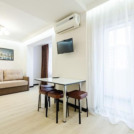 Artal Apartment On Obolonsky Avenue 31 Kijev Kültér fotó