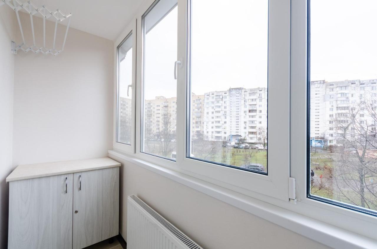 Artal Apartment On Obolonsky Avenue 31 Kijev Kültér fotó